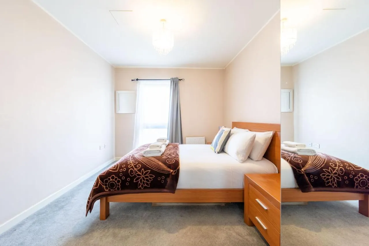 Pass The Keys Cosy 1Bed Apartment Nearby Canary Wharf London