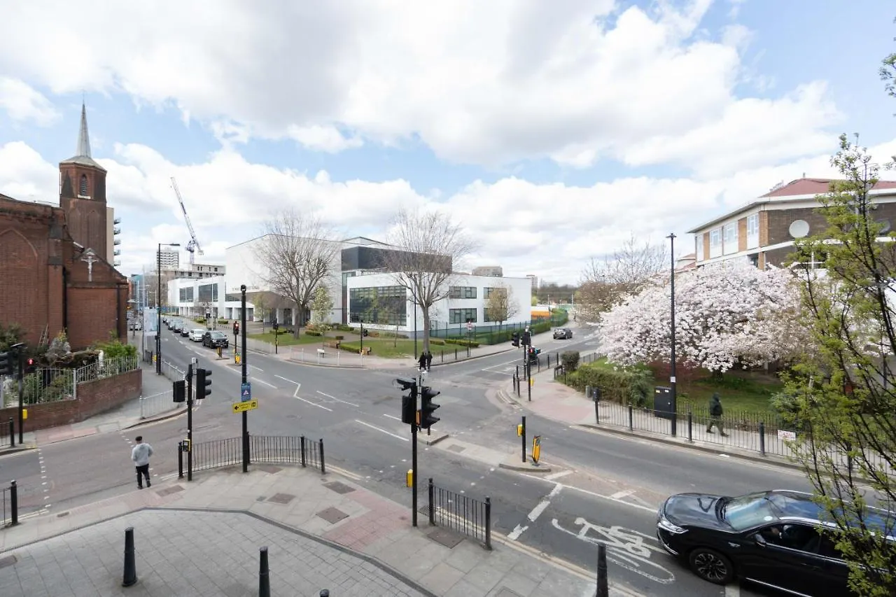 Pass The Keys Cosy 1Bed Apartment Nearby Canary Wharf London 0*,