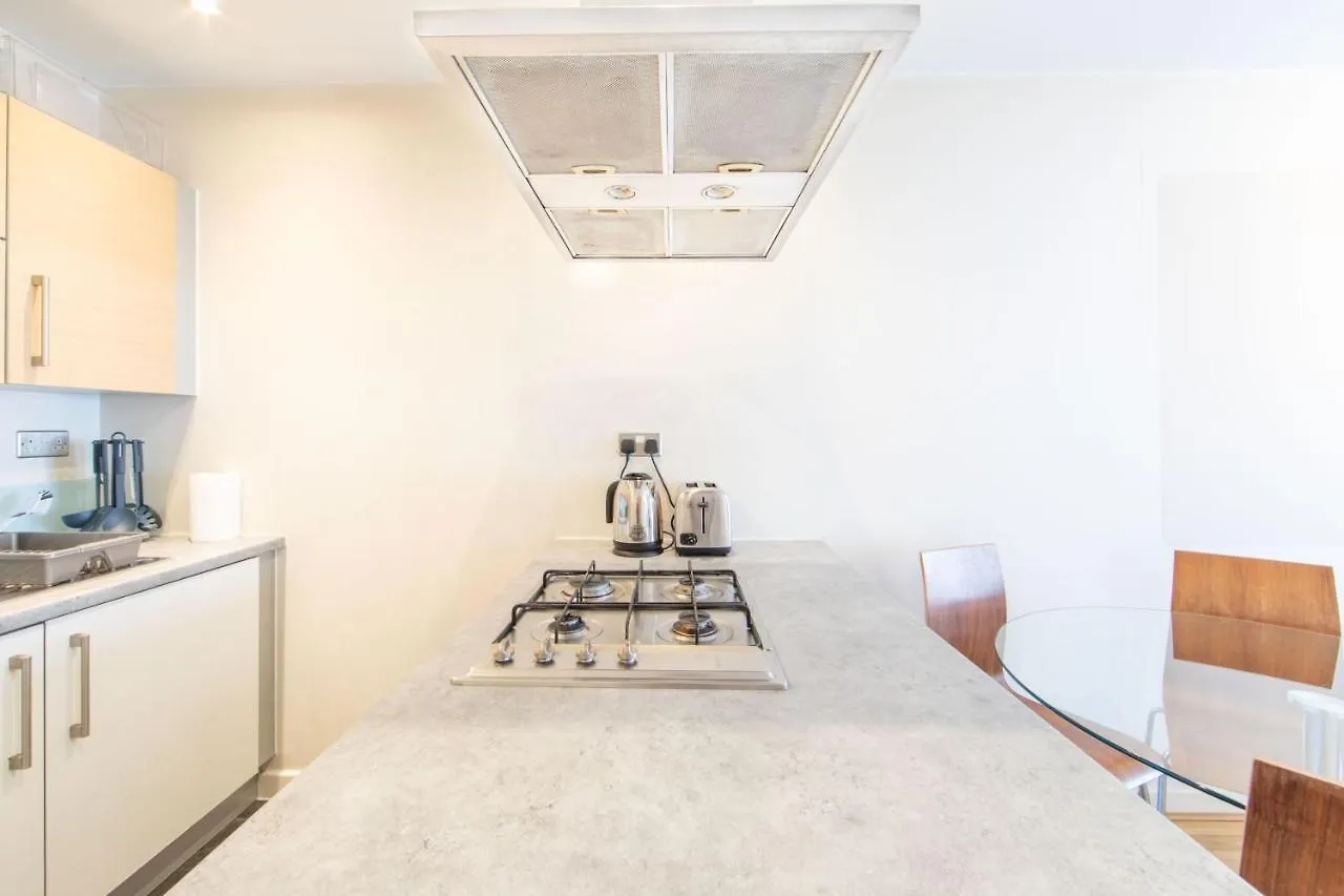 Pass The Keys Cosy 1Bed Apartment Nearby Canary Wharf London