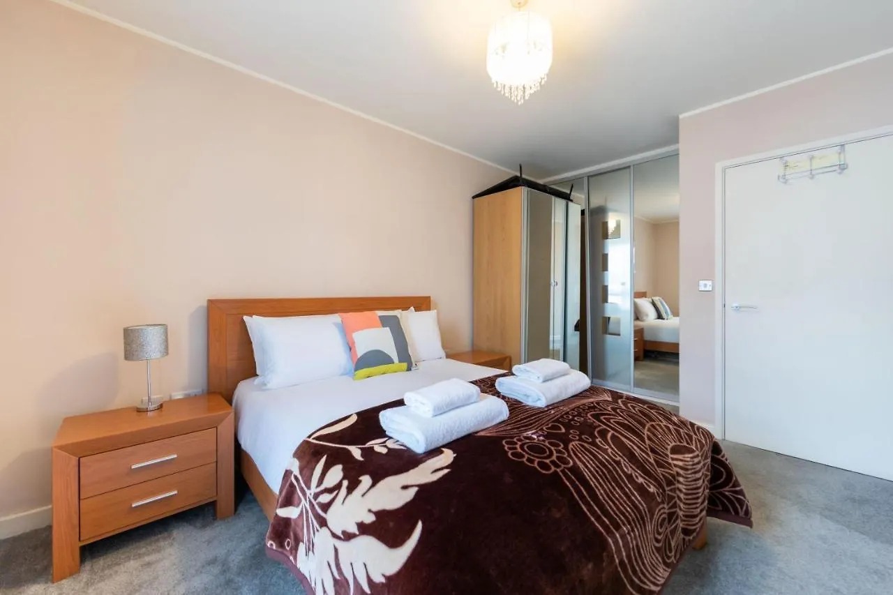 Pass The Keys Cosy 1Bed Apartment Nearby Canary Wharf London